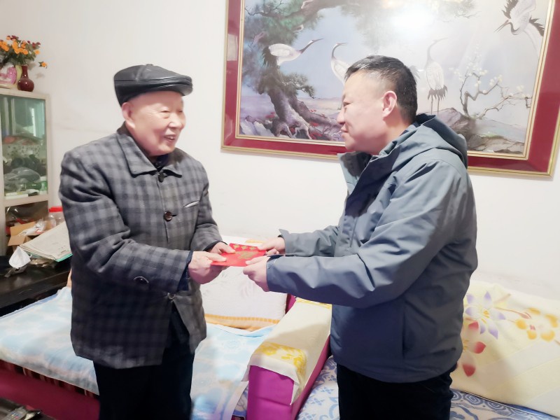 迎新春   送溫暖——江糧集團領導走訪慰問老黨員老干部