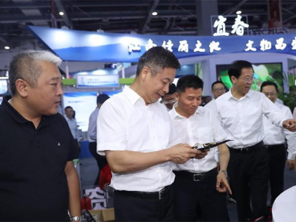 江西首屆消博會江糧集團展位人氣爆棚！ 原來是因為……