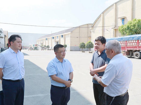 中國(guó)農(nóng)業(yè)銀行江西省分行副行長(zhǎng)、南昌分行黨委書記、行長(zhǎng)向毅到江糧集團(tuán)產(chǎn)業(yè)化合作高安項(xiàng)目調(diào)研