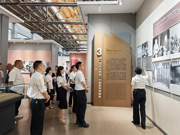 追尋先輩足跡 汲取奮進力量 ——江糧集團本部黨支部赴陳云工作車間 聯合開展主題黨日活動